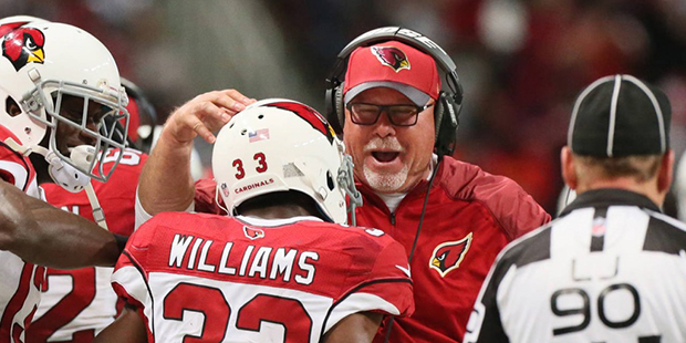 Arizona Cardinals head coach Bruce Arians congratulates running back Kerwynn Williams after William...
