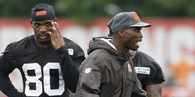 Chad Johnson, right, works with Cleveland Browns rookie wide receivers Rashard Higgins (81), Ricard...