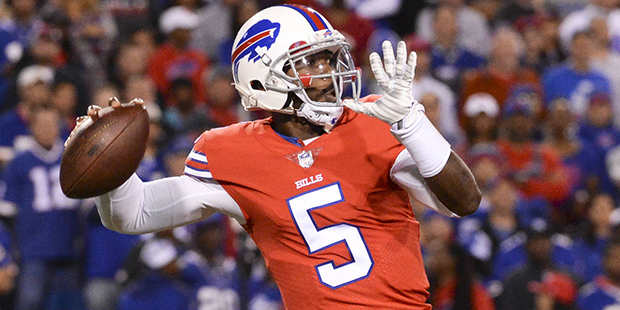 Buffalo Bills quarterback Tyrod Taylor (5) throws a touchdown pass to wide receiver Marquise Goodwi...