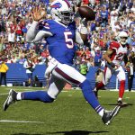 Buffalo Bills quarterback Tyrod Taylor (5) runs for a touchdown during the second half of an NFL football game against the Arizona Cardinals on Sunday, Sept. 25, 2016, in Orchard Park, N.Y. (AP Photo/Jeffrey T. Barnes)