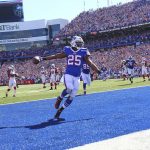 Buffalo Bills running back LeSean McCoy (25) scores a rushing touchdown during the first half of an NFL football game against the Arizona Cardinals, Sunday, Sept. 25, 2016, in Orchard Park, N.Y. (AP Photo/Bill Wippert)