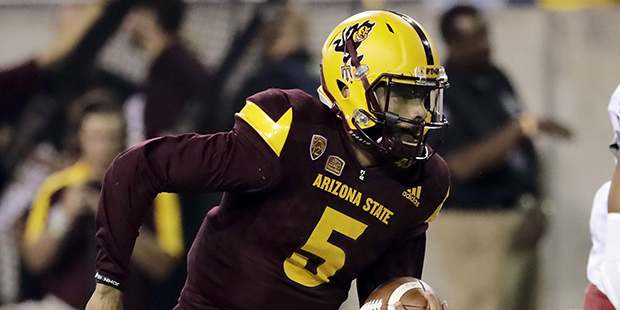 Arizona State quarterback Manny Wilkins (5) runs against Washington State during the first half of ...