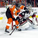 Philadelphia Flyers' Wayne Simmonds has the puck on his stick as Arizona Coyotes goalie Louis Domingue watches during the second period of an NHL hockey game, Thursday, Oct. 27, 2016, in Philadelphia. (AP Photo/Tom Mihalek)