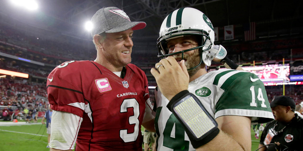 Arizona Cardinals quarterback Carson Palmer (3) greets New York Jets quarterback Ryan Fitzpatrick (...