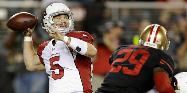 Arizona Cardinals quarterback Drew Stanton (5) passes against the San Francisco 49ers during the se...