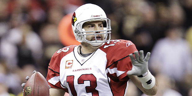 Arizona Cardinals quarterback Kurt Warner (13) prepares to throw the ball during an NFL football di...