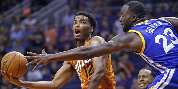 Phoenix Suns forward T.J. Warren (12) tries to get off a shot as Golden State Warriors forward Dray...