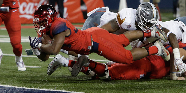 The Arizona Wildcats rolled up 511 yards to beat the Arizona State Sun Devils 56-35 in the 2016 Ter...