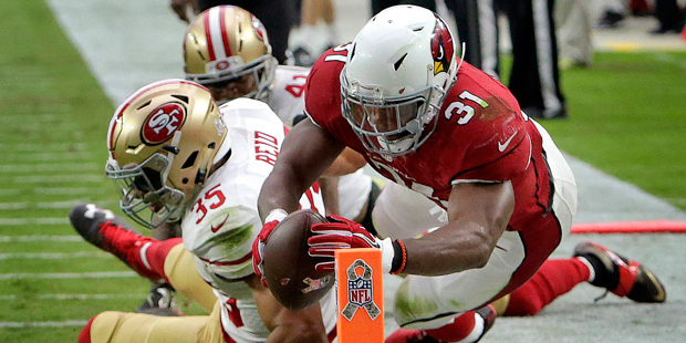 Arizona Cardinals running back David Johnson scores a touchdown against the San Francisco 49ers on ...