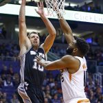 San Antonio Spurs forward David Lee, left, shoots over Phoenix Suns forward Alan Williams, right, during the first half of an NBA basketball game Thursday, Dec. 15, 2016, in Phoenix. (AP Photo/Ross D. Franklin)