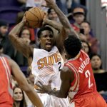 Phoenix Suns guard Eric Bledsoe, rear, is pressured by Houston Rockets guard Patrick Beverley, right,  during the first half of an NBA basketball game, Wednesday, Dec. 21, 2016, in Phoenix. (AP Photo/Matt York)