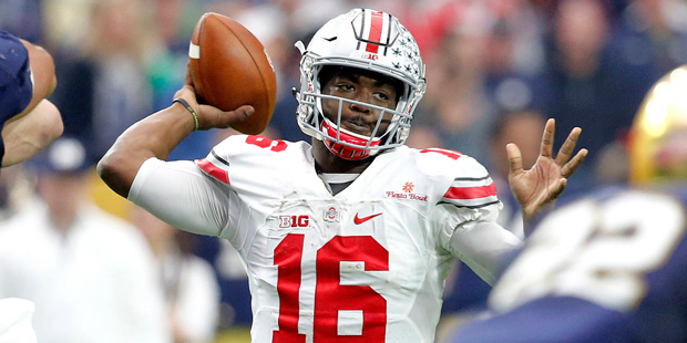 Ohio State quarterback J.T. Barrett and his team will face the Clemson Tigers in the Fiesta Bowl. (...