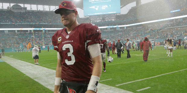 Arizona Cardinals quarterback Carson Palmer (3) leaves the field at the end of an NFL football game...