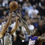San Antonio Spurs Tony Parker, left, fights for the ball with Phoenix Suns Eric Bledsoe in the first half of their regular-season NBA basketball game in Mexico City, Saturday, Jan. 14, 2017. (AP Photo/Rebecca Blackwell)