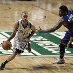 San Antonio Spurs Tony Parker dribbles past Phoenix Suns Eric Bledsoe in the first half of their regular-season NBA basketball game in Mexico City, Saturday, Jan. 14, 2017. (AP Photo/Rebecca Blackwell)