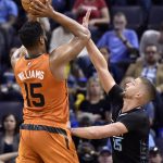 Phoenix Suns forward Alan Williams (15) shoots against Memphis Grizzlies forward Chandler Parsons (25) in the first half of an NBA basketball game, Tuesday, Feb. 28, 2017, in Memphis, Tenn. (AP Photo/Brandon Dill)