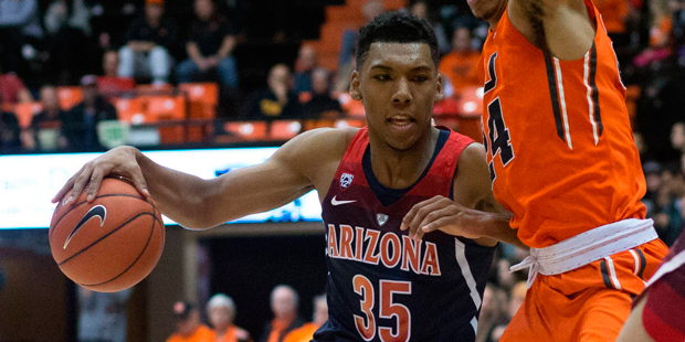 Arizona's Allonzo Trier (35) to stopped by Oregon State's Kendal Manuel, right, during the first ha...