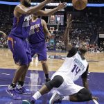 Charlotte Hornets' Michael Kidd-Gilchrist (14) battles Phoenix Suns' Alan Williams (15) for a rebound in the first half of an NBA basketball game in Charlotte, N.C., Sunday, March 26, 2017. (AP Photo/Chuck Burton)