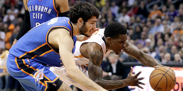 Phoenix Suns guard Eric Bledsoe, right, and Oklahoma City Thunder guard Alex Abrines reach for the ...