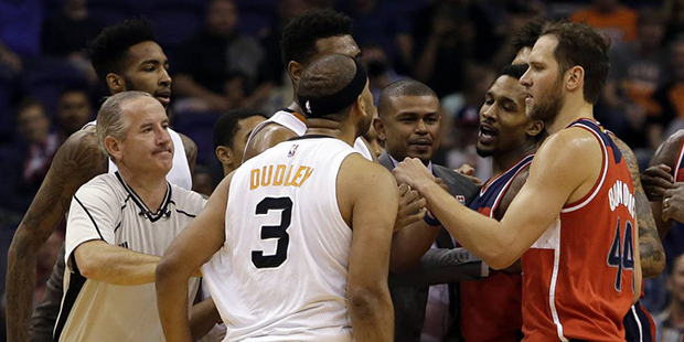 Phoenix Suns forward Jared Dudley (3) and Washington Wizards guard Brandon Jennings (7) get into an...