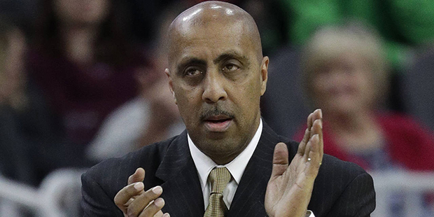 Washington head coach Lorenzo Romar reacts after a play against Southern California during the seco...