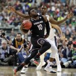 South Carolina's Duane Notice (10) drives against Gonzaga's Jordan Mathews during the second half in the semifinals of the Final Four NCAA college basketball tournament, Saturday, April 1, 2017, in Glendale, Ariz. (AP Photo/Mark Humphrey)