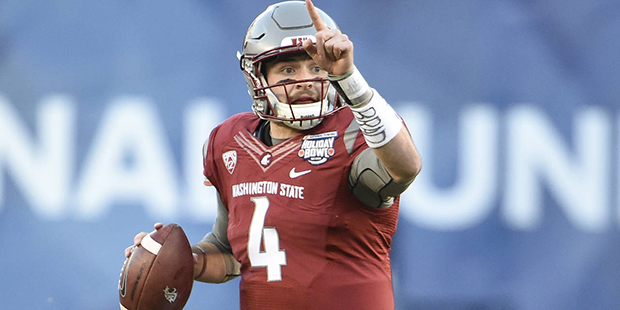 Washington State quarterback Luke Falk (4) looks for a receiver during the first half of the Holida...