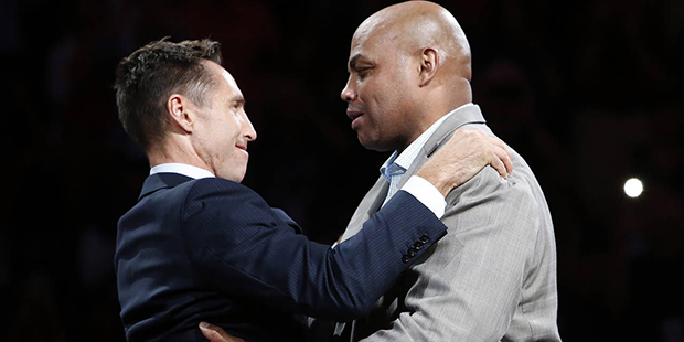 Two-time NBA most valuable player Steve Nash, left, and Charles Barkley talk as Nash is introduced ...