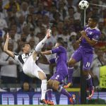 Juventus' Mario Mandzukic, left, scores during the Champions League final soccer match between Juventus and Real Madrid at the Millennium stadium in Cardiff, Wales Saturday June 3, 2017. (AP Photo/Dave Thompson)