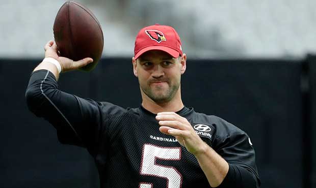 Arizona Cardinals quarterback Drew Stanton (5) runs drills during the Cardinals' first day of NFL f...