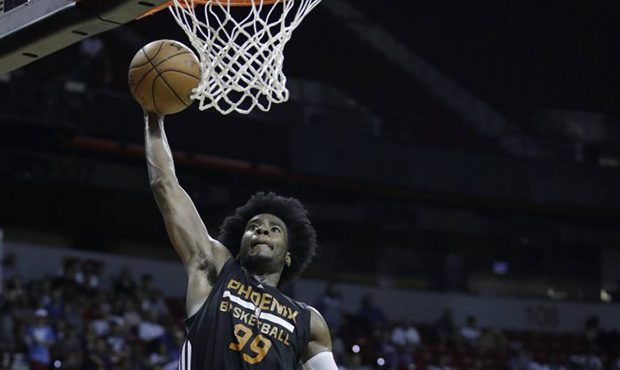 Phoenix Suns' Josh Jackson shoots over Dallas Mavericks' Carrick Felix during the second half of an...