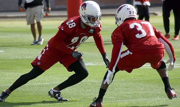 Justin Bethel works against Jumal Rolle during Arizona Cardinals OTAs Tuesday, May 16. (Photo by Ad...