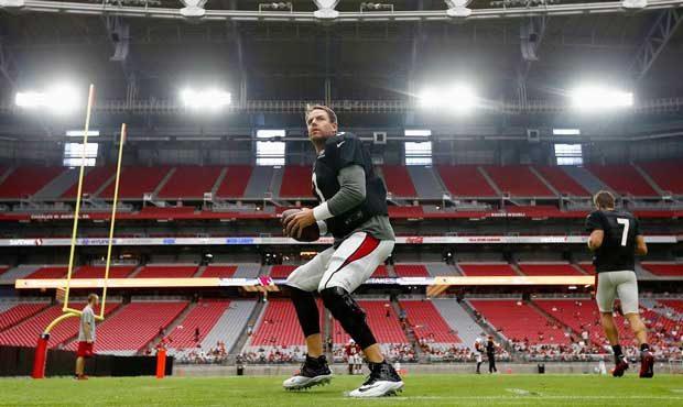 Arizona Cardinals quarterback Carson Palmer warms up at University of Phoenix Stadium during an NFL...