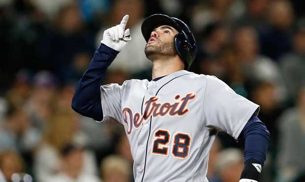 Seattle Mariners catcher Mike Zunino watches as Detroit Tigers' J.D. Martinez points up after hitti...