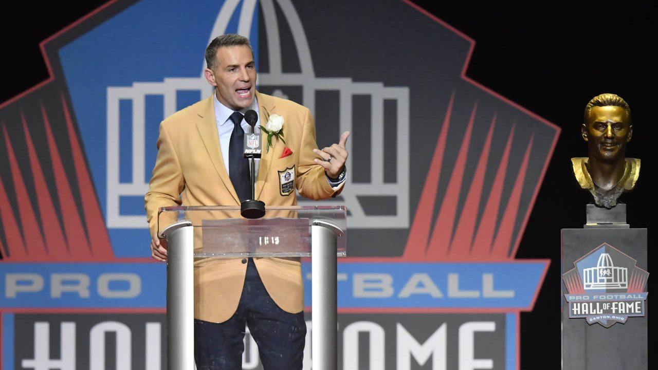 Former NFL quarterback Kurt Warner delivers his speech during inductions at the Pro Football Hall o...