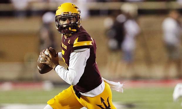 Arizona State quarterback Manny Wilkins looks for an open receiver during the first half against Te...