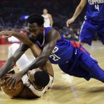 Los Angeles Clippers' Patrick Beverley, top, and Phoenix Suns' TJ Warren scramble for a loose ball during the first half of an NBA basketball game Saturday, Oct. 21, 2017, in Los Angeles. (AP Photo/Jae C. Hong)
