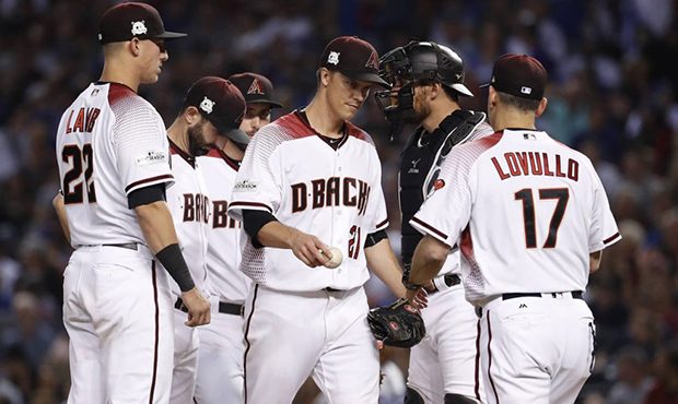 Arizona Diamondbacks starting pitcher Zack Greinke (21) is pulled from the game during the sixth in...