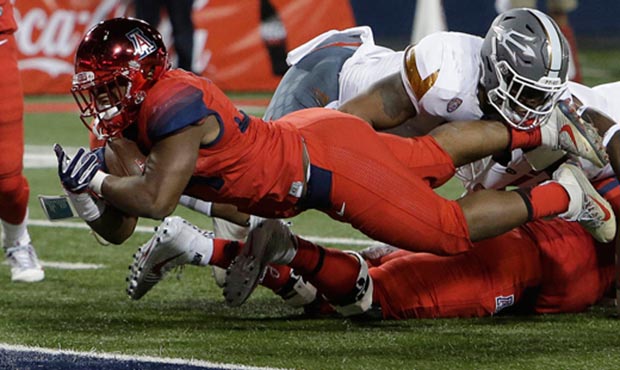 The Arizona Wildcats rolled up 511 yards to beat the Arizona State Sun Devils 56-35 in the 2016 Ter...