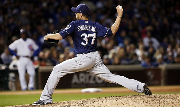 Milwaukee Brewers relief pitcher Anthony Swarzak throws against the Chicago Cubs during the eighth ...