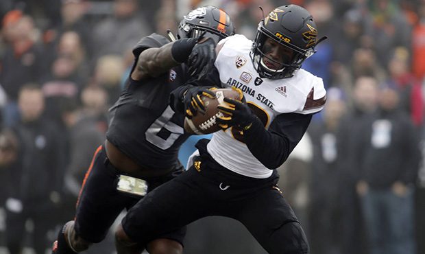 Arizona State receiver Kyle Williams, right, makes a touchdown catch behind Oregon State defensive ...