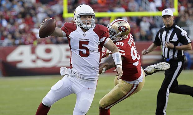 Arizona Cardinals quarterback Drew Stanton (5) scrambles from San Francisco 49ers defensive end DeF...