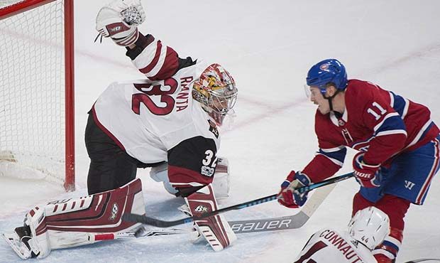 Montreal Canadiens' Brendan Gallagher, right, scores against Arizona Coyotes goaltender Antti Raant...