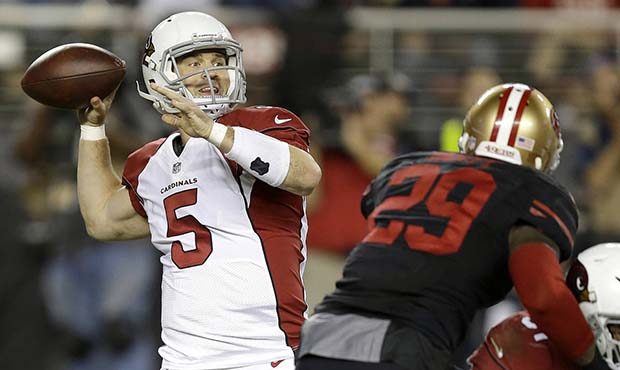 Arizona Cardinals quarterback Drew Stanton (5) passes against the San Francisco 49ers during the se...