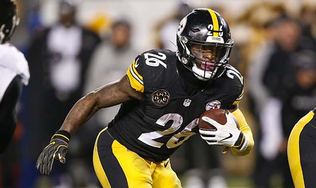 Pittsburgh Steelers running back Le'Veon Bell (26) plays in an NFL football game against the Baltim...
