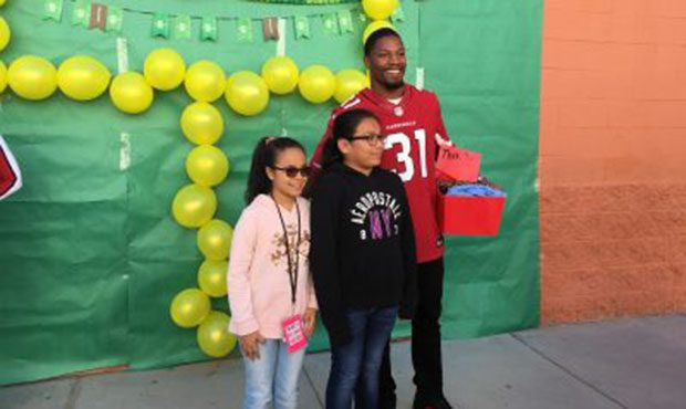 David Johnson with winners of the "Run Thru Bullying' essay contest. Megan Torres (left) and Nubia ...