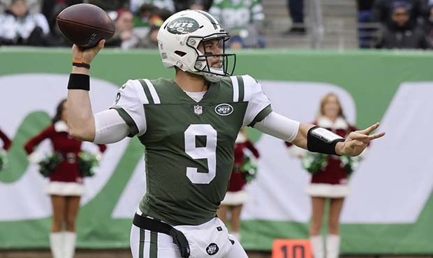 New York Jets quarterback Bryce Petty (9) throws a pass during the first half of an NFL football ga...