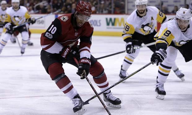 Arizona Coyotes left wing Anthony Duclair (10) skates away from Pittsburgh Penguins defenseman Bria...