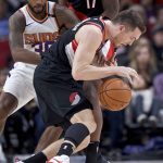 Portland Trail Blazers guard Pat Connaughton, right, dribbles past Phoenix Suns guard Troy Daniels during the second half of an NBA basketball game in Portland, Ore., Tuesday, Jan. 16, 2018. (AP Photo/Craig Mitchelldyer)