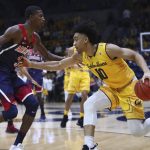 California's Justice Sueing, right, drives the ball against Arizona's Dylan Smith (3) in the first half of an NCAA college basketball game Wednesday, Jan. 17, 2018, in Berkeley, Calif. (AP Photo/Ben Margot)